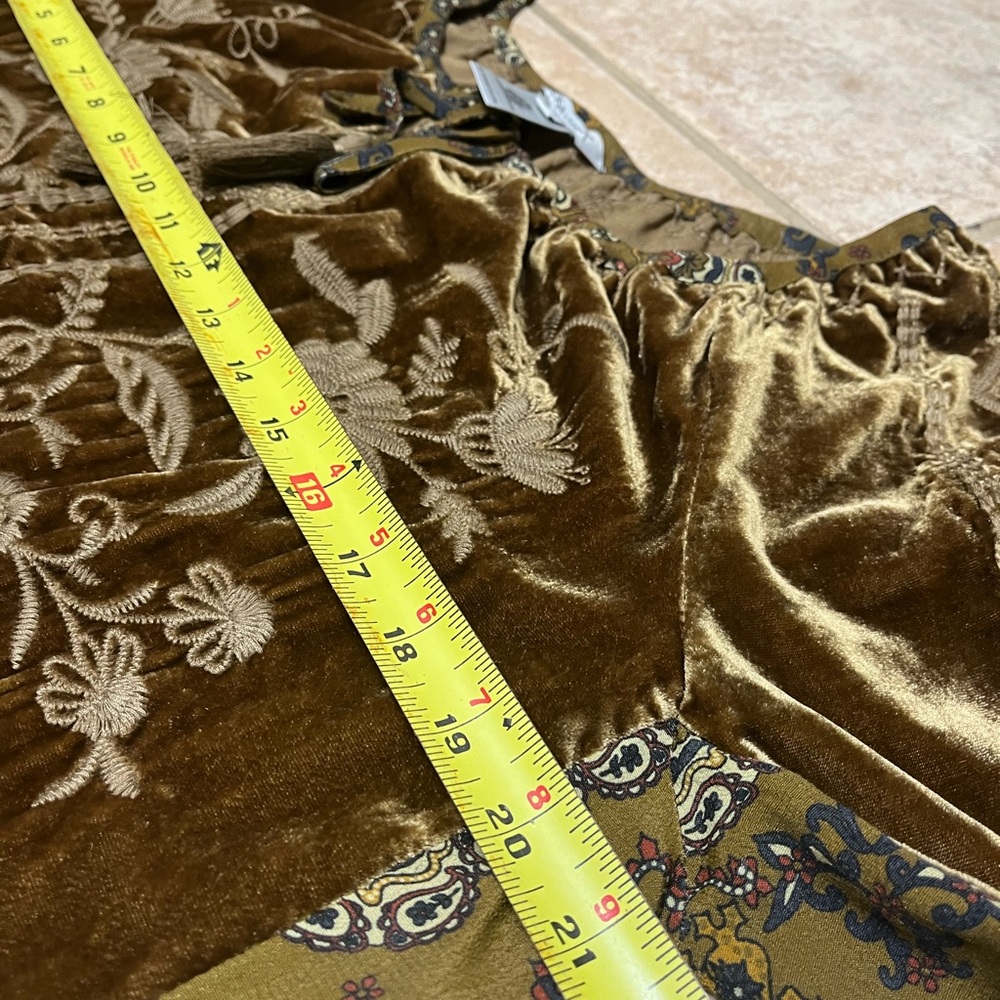 Embroidered chocolate brown top 🤠 - Picture 7 of 11